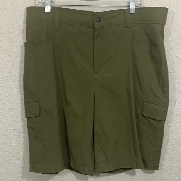 ORVIS Olive Green Cargo Flat Front Shorts size 38 - Picture 1 of 12
